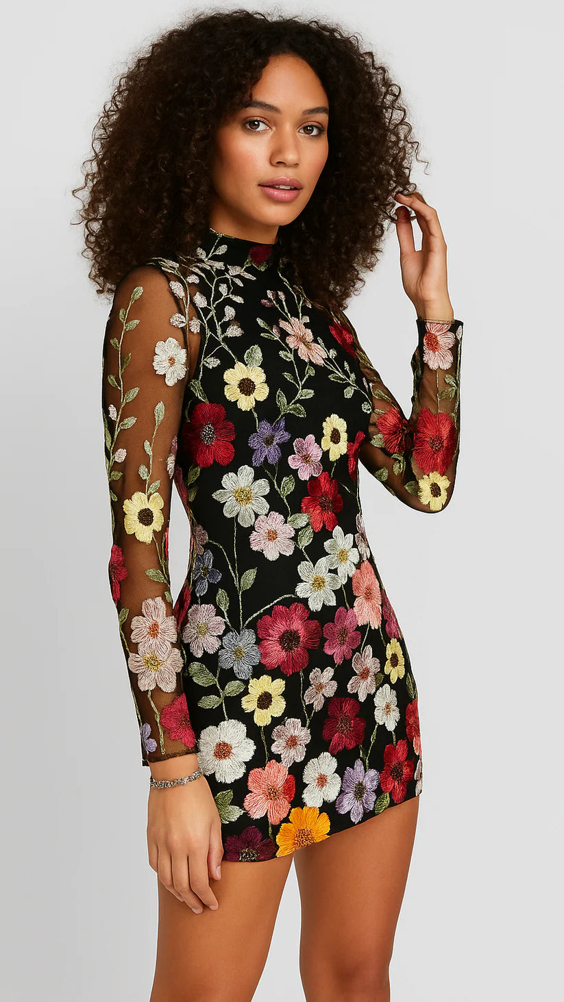 Vestido elegante con detalles florales 3D