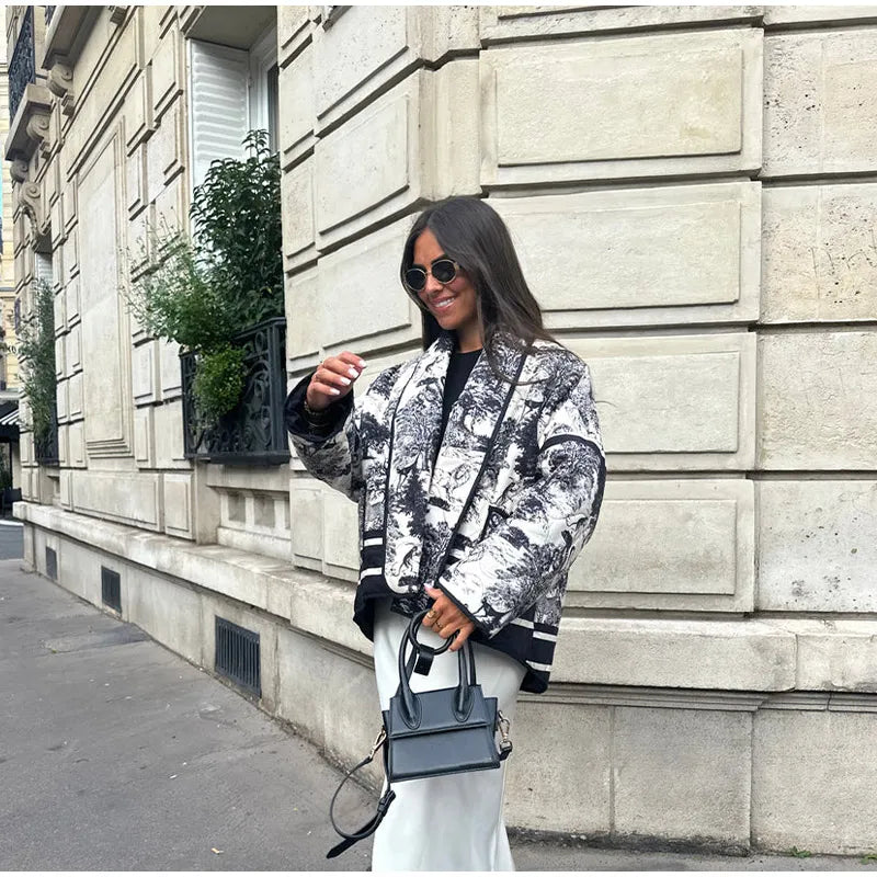 Chaqueta estampada con cuello de bufanda