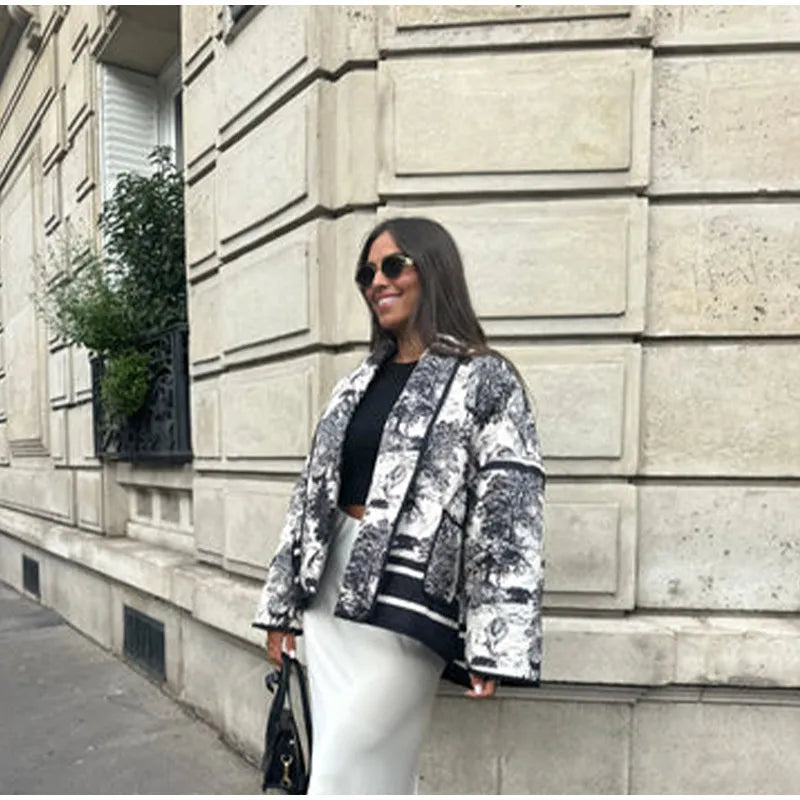 Chaqueta estampada con cuello de bufanda