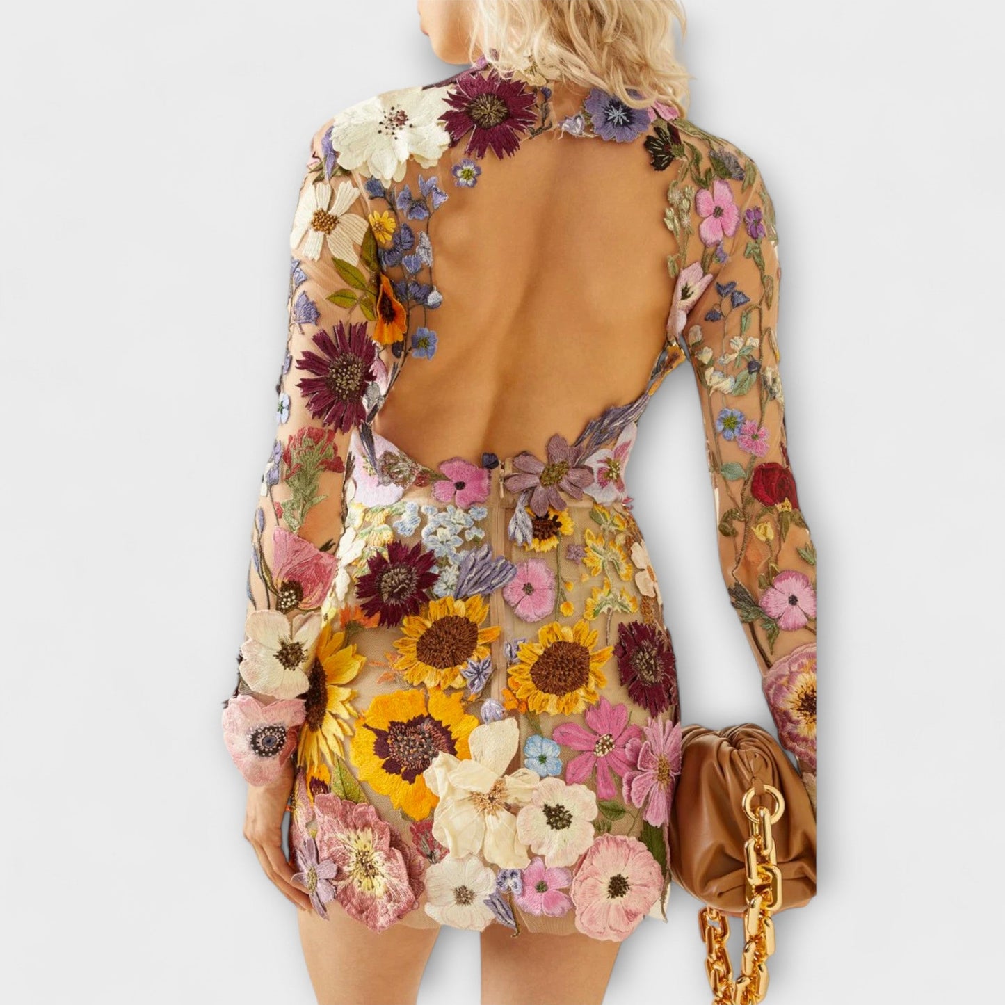 Vestido elegante con detalles florales 3D